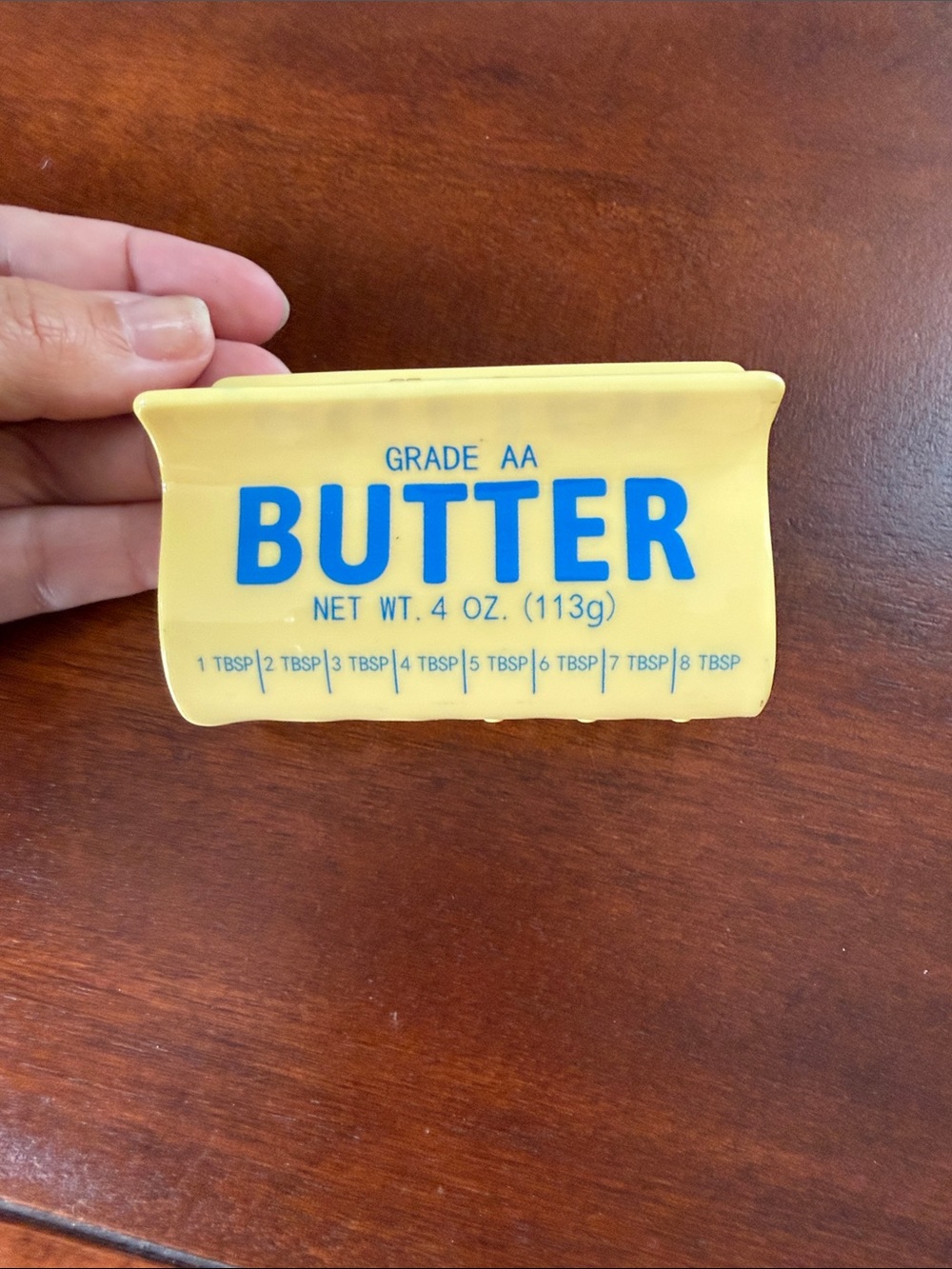 NWOT Creamy butter yellow hair claw clip